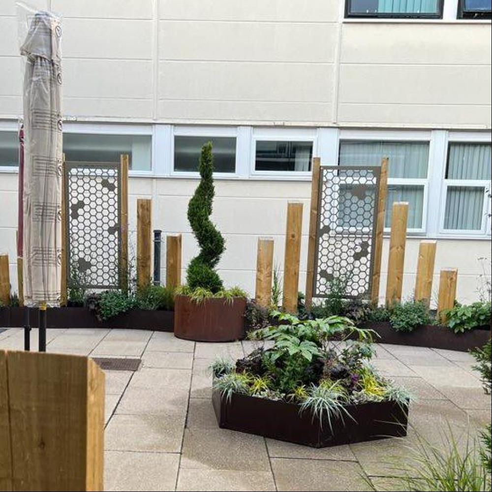 steel trellis planter from everedge 3