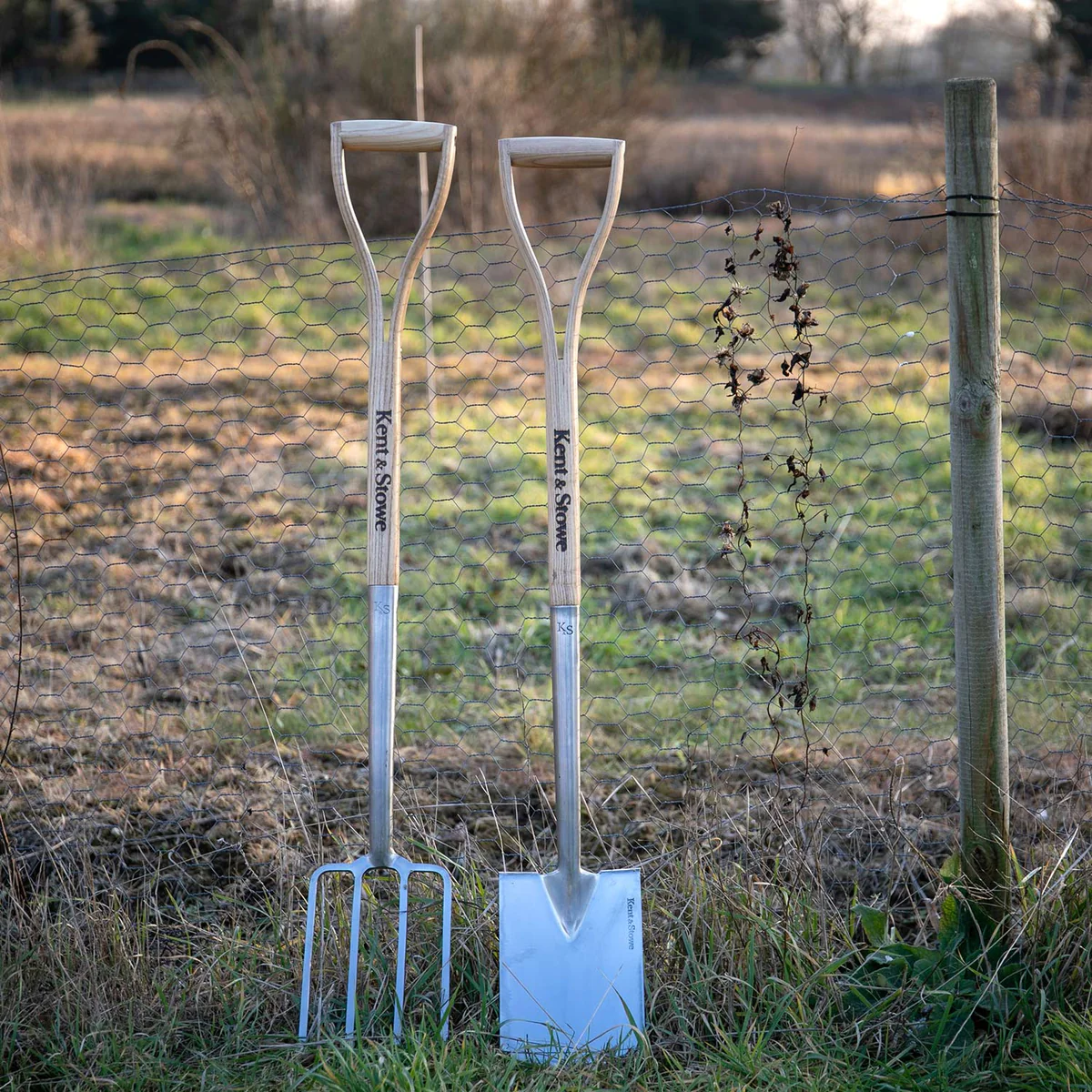uploads/images/10907120_kent _ Stowe Garden Life Digging Spade and Fork Duo Ih 2_1200x1200