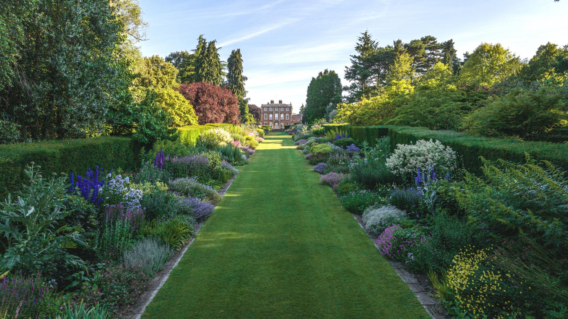 uploads/images/Newby Hall Background